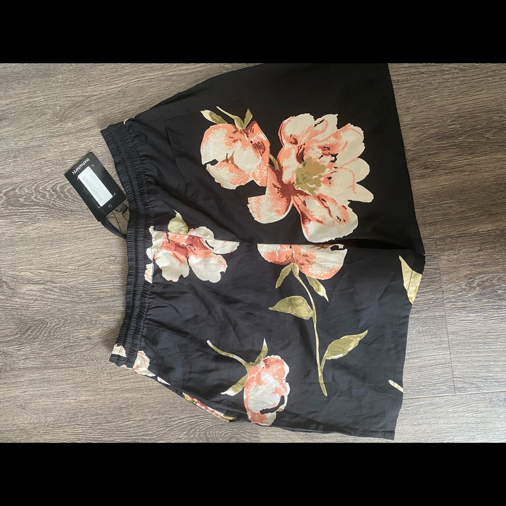 Light weight floral shorts with draw string.